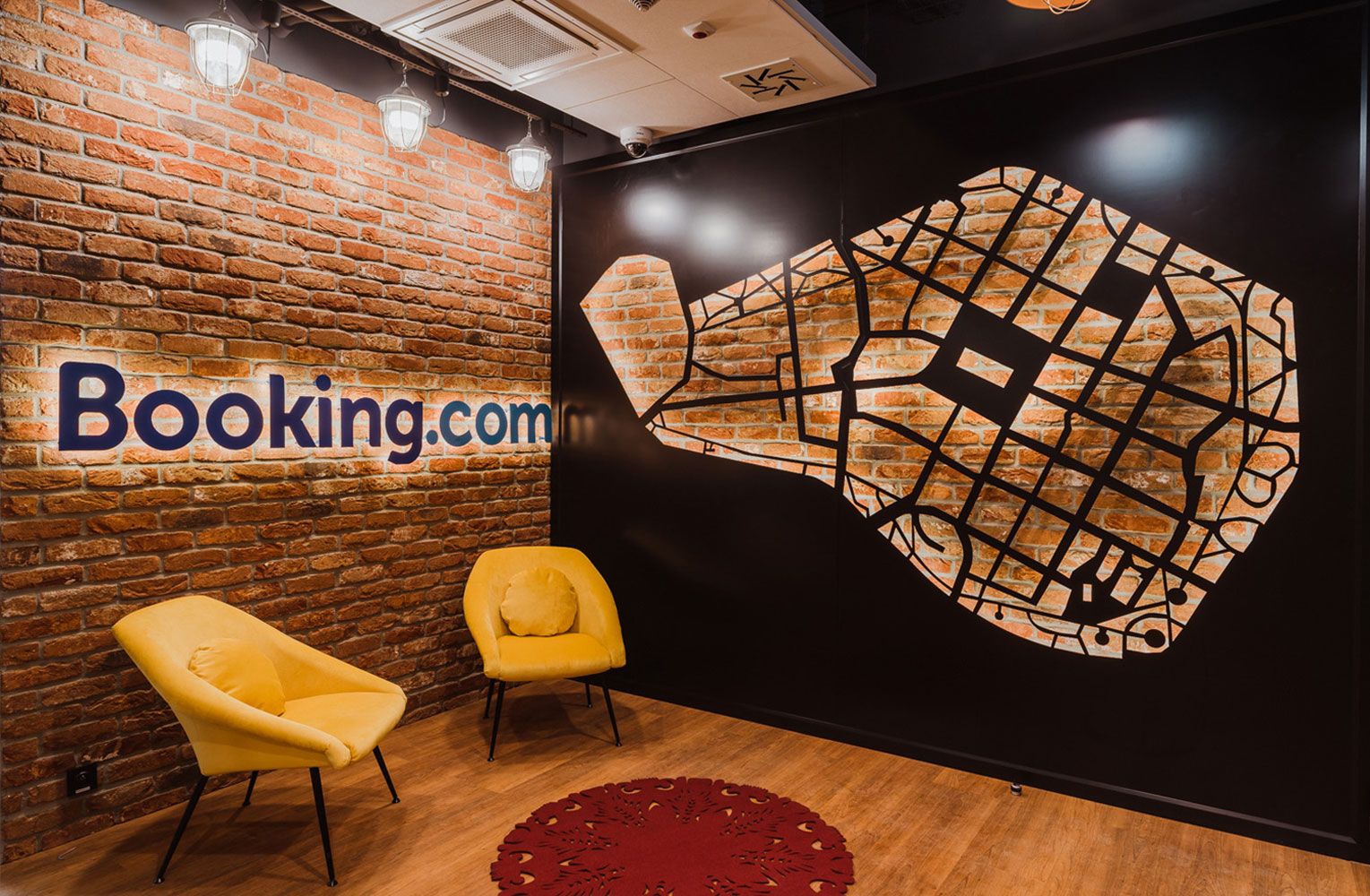 Kreativa implementation of the interior finishing project at the Booking, Krakow