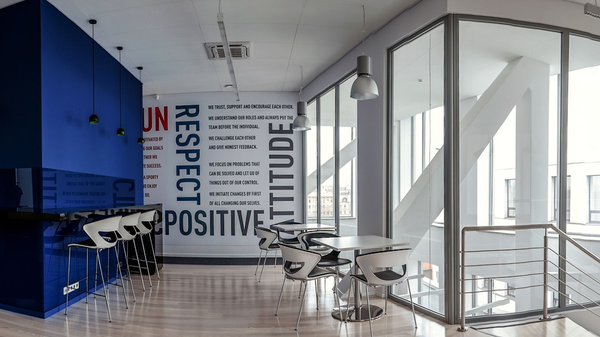 Kreativa – projekt wnętrz biura Adidas w Warszawie, jadalnia